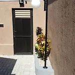 Suítes Verano Ubatuba - NOVAS - Bairro de Itaguá com piscina